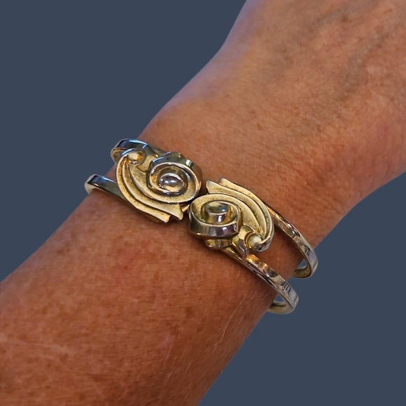 Vintage Silvertone Swirl Hinged Clamper Cuff Bracelet - Picture 1 of 8